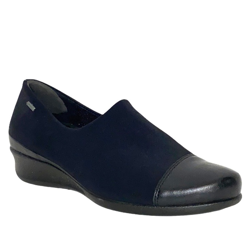 Ecco Black Leather Cap Toe Waterproof Flats